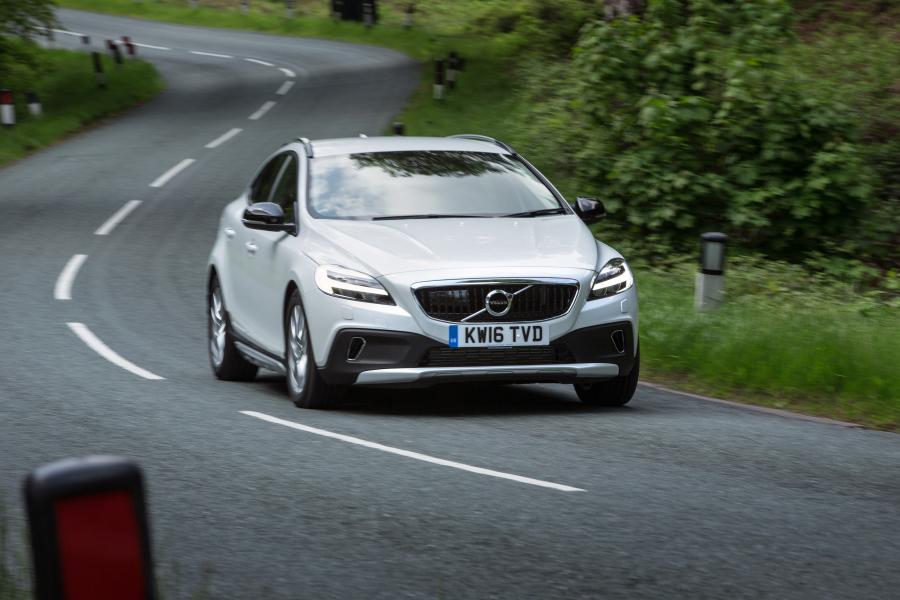 Volvo V40 D4 Cross Country 2016 года  (UK) (фото 2 из 30)